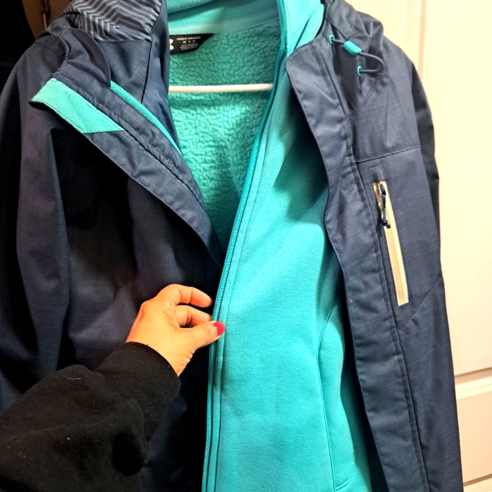 Under armor jacket rain coat winner coat. Worn twice don't fit me no more..